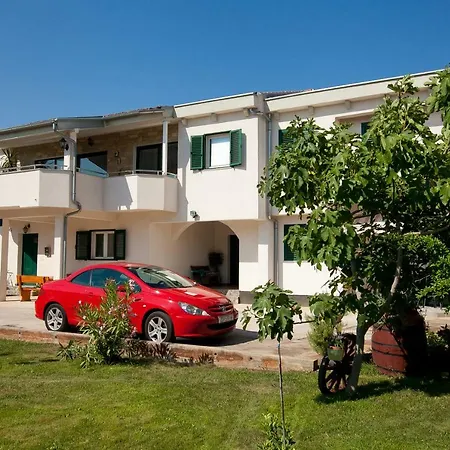 Deni Appartement *